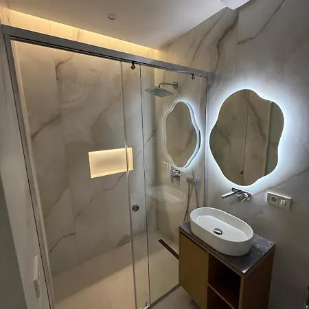 Luxury Skyline -tirana Center شقة