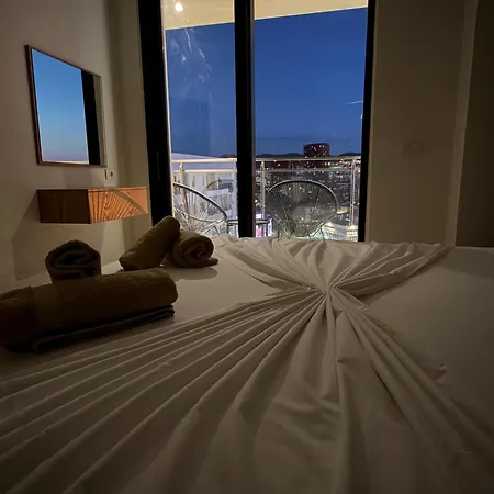 Luxury Skyline -tirana Center 公寓 *